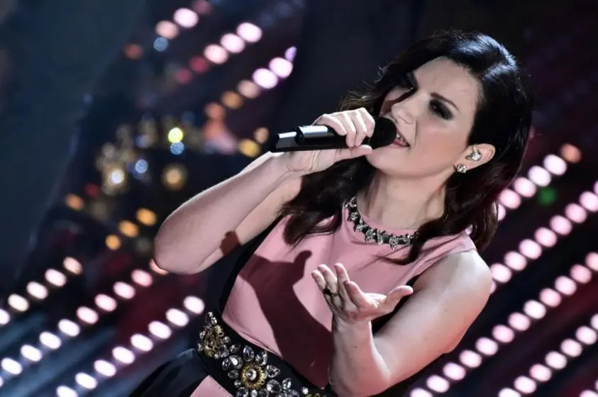 NoteVerticali.it_Laura_Pausini_Sanremo2016_3