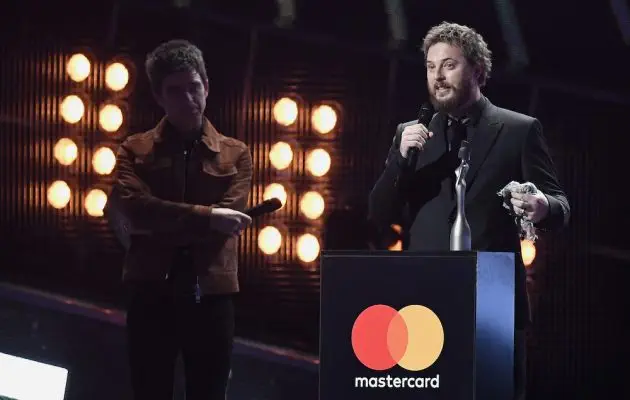 Duncan Jones ha ritirato i premi destinati a suo padre, David Bowie