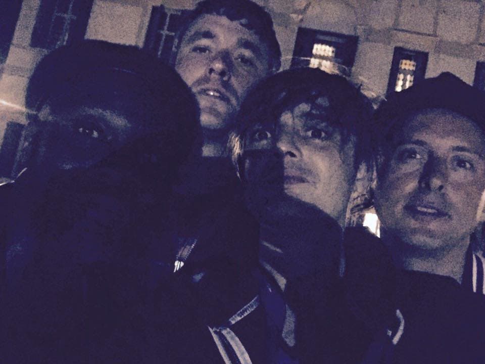 Un selfie della band